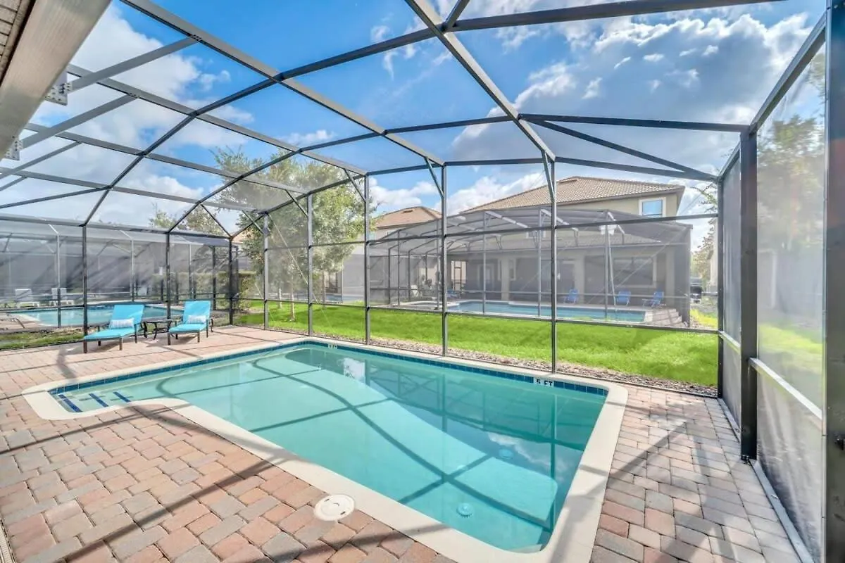 Spacious Home Near Disney Davenport